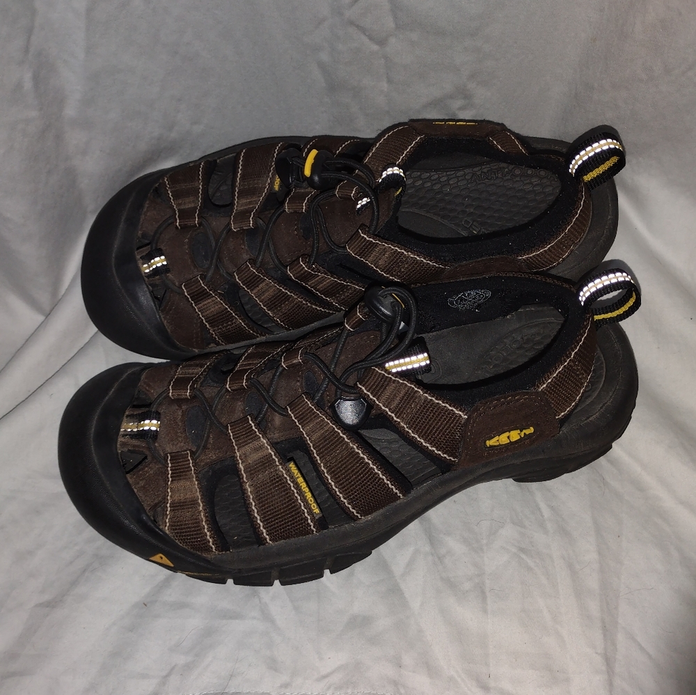 Keen Newport H2 Men's 7.5 Brown Hydro Sandals Water Shoes Waterproof Hiking